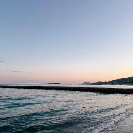 Spacious Seaside With Garden & Sea-view 公寓 *