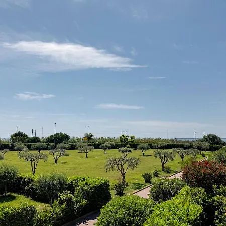 Spacious Seaside With Garden & Sea-view 公寓