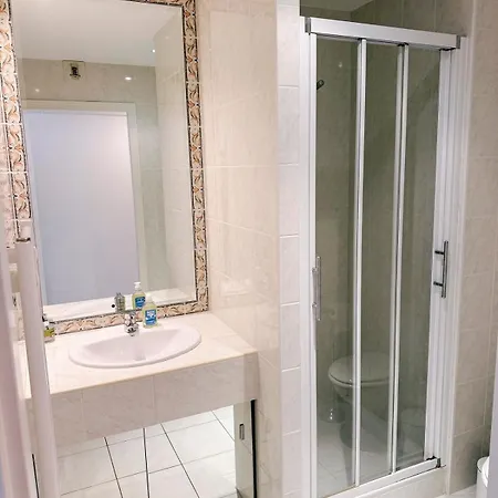 Spacious Seaside With Garden & Sea-view Antibes