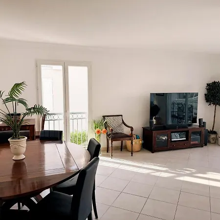 Apartment Spacious Seaside With Garden & Sea-view