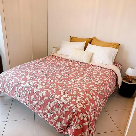 Apartmán Spacious Seaside With Garden & Sea-view