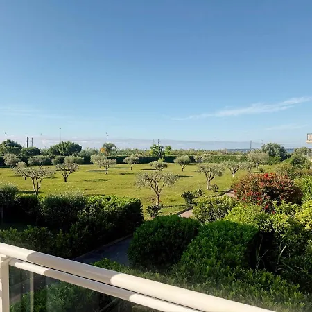 Spacious Seaside With Garden & Sea-view Apartment *