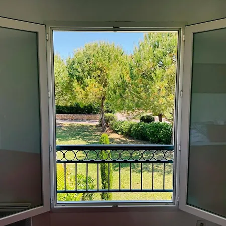 Apartmán Spacious Seaside With Garden & Sea-view *