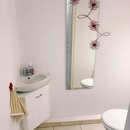 Apartmán Spacious Seaside With Garden & Sea-view Antibes