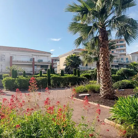 Spacious Seaside With Garden & Sea-view Apartment *