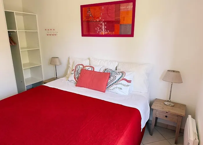 Spacious Seaside With Garden & Sea-view *