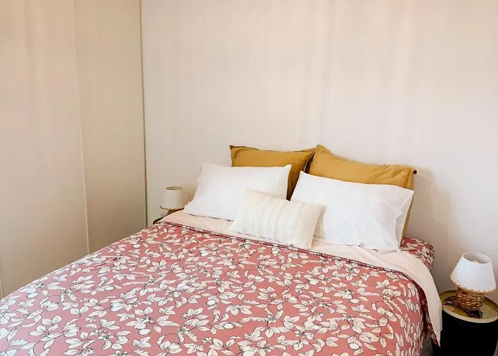 Διαμέρισμα Spacious Seaside With Garden & Sea-view *