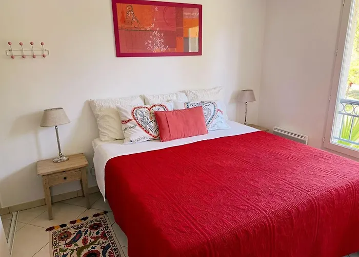 Spacious Seaside With Garden & Sea-view Antibes