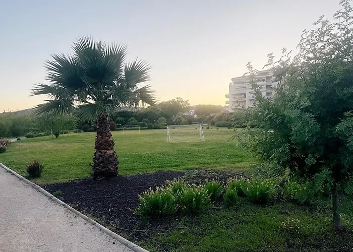 Spacious Seaside With Garden & Sea-view