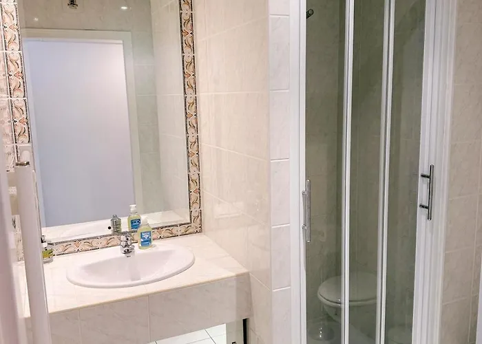 Spacious Seaside With Garden & Sea-view Antibes