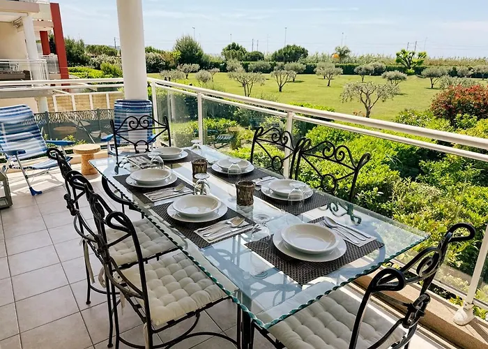 Διαμέρισμα Spacious Seaside With Garden & Sea-view *