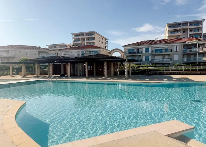 Spacious Seaside With Garden & Sea-view Daire Antibes