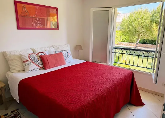 Spacious Seaside With Garden & Sea-view Daire *