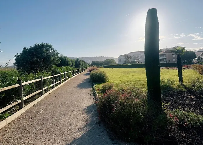 Spacious Seaside With Garden & Sea-view
