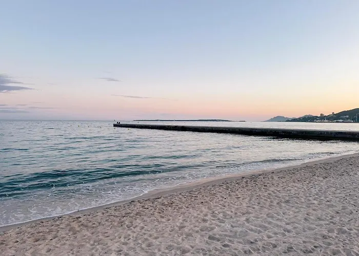 Spacious Seaside With Garden & Sea-view Daire