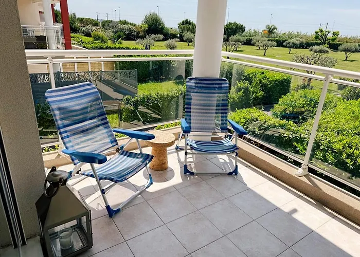 Daire Spacious Seaside With Garden & Sea-view