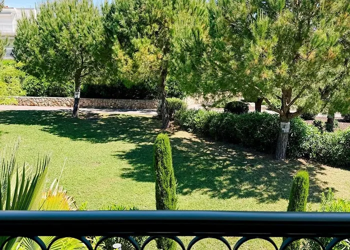 Spacious Seaside With Garden & Sea-view Διαμέρισμα