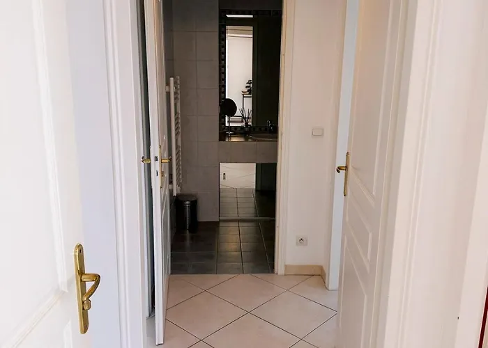 Spacious Seaside With Garden & Sea-view