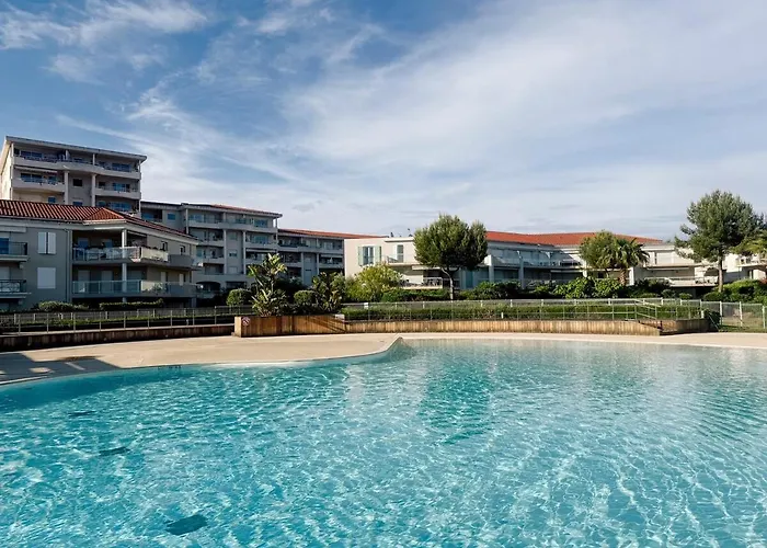 Spacious Seaside With Garden & Sea-view *